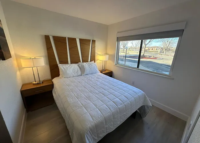 B&J Hotels